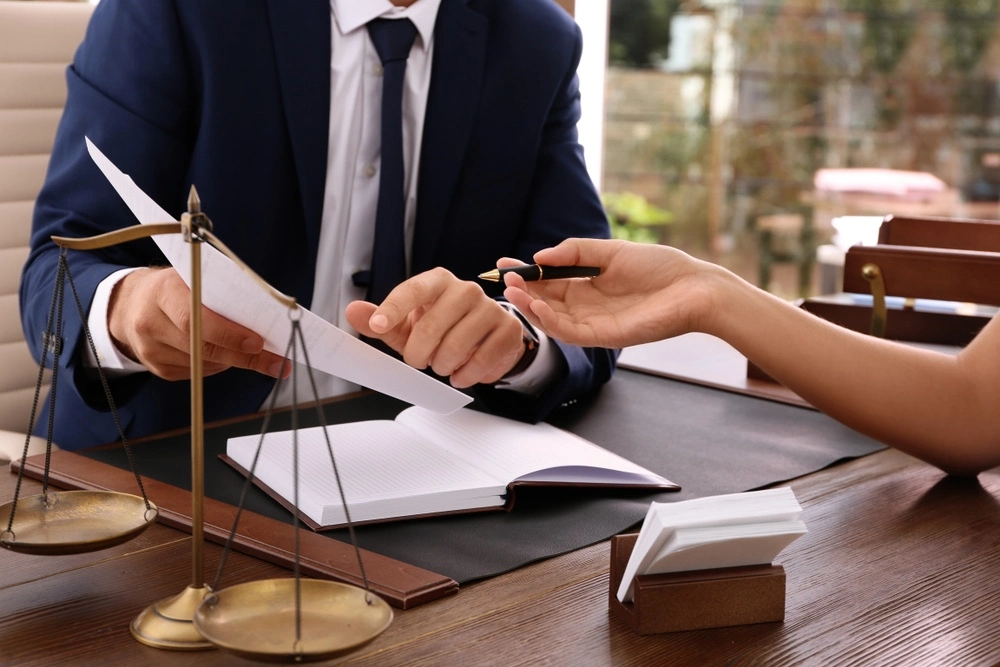 Los Angeles petty theft lawyer consulting with a client, illustrating Chudnovsky Law's strategic defense for individuals facing petty theft charges.